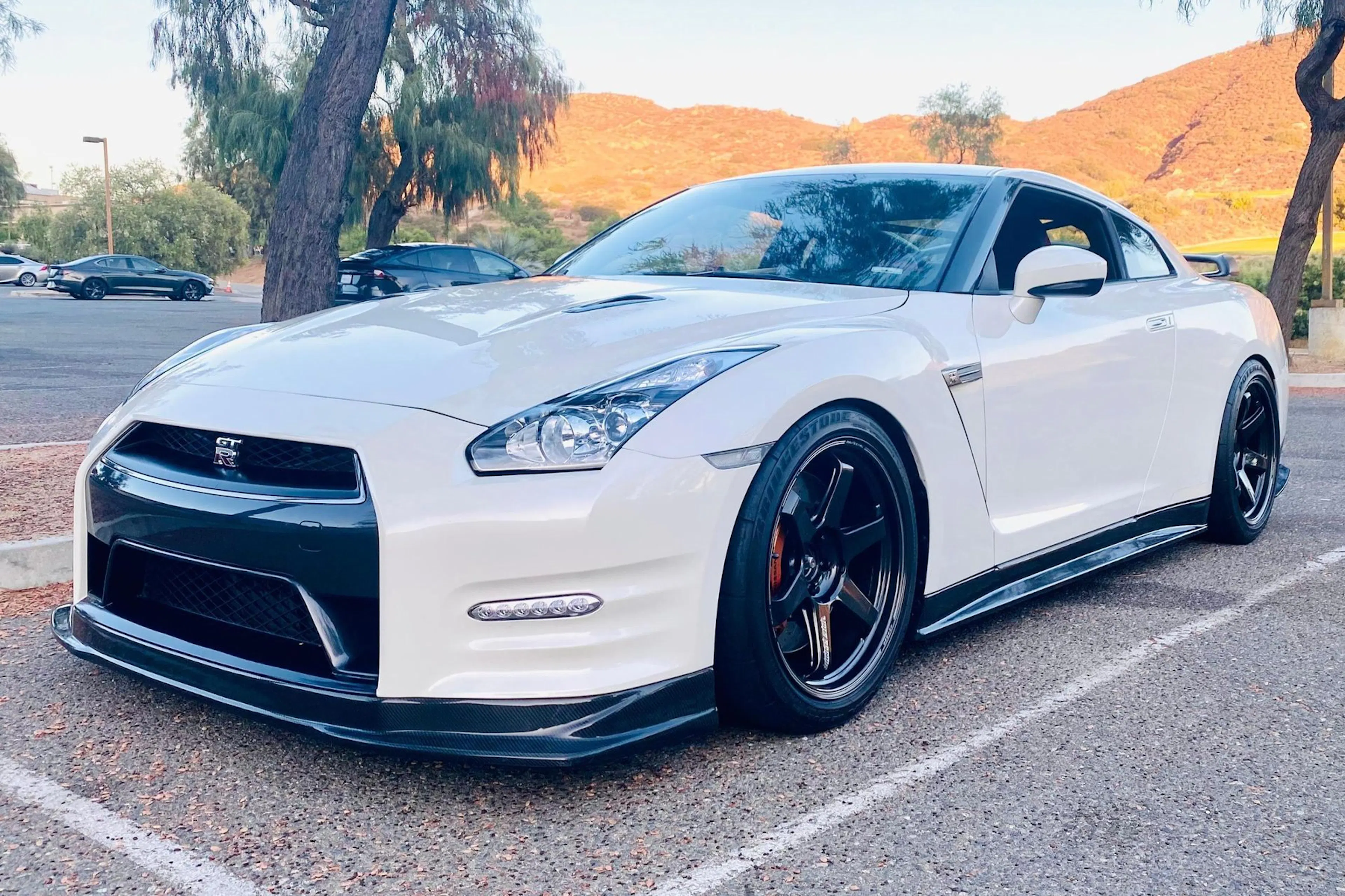 2014 Nissan GT-R VIN JN1AR5EF7EM271452 | Hagerty Valuation Tools®
